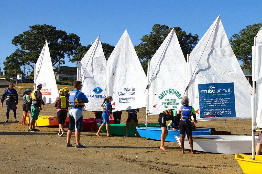 Rigging up - Waterwise March 21, 2013 © Richard Gladwell www.photosport.co.nz